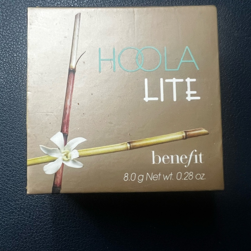 Benefit Hoola Lite Bronzer in Tan Packaging